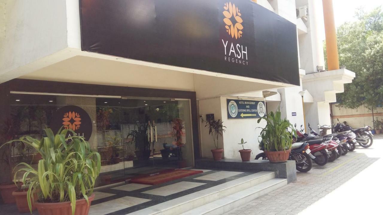 Apartment Yash Regency *